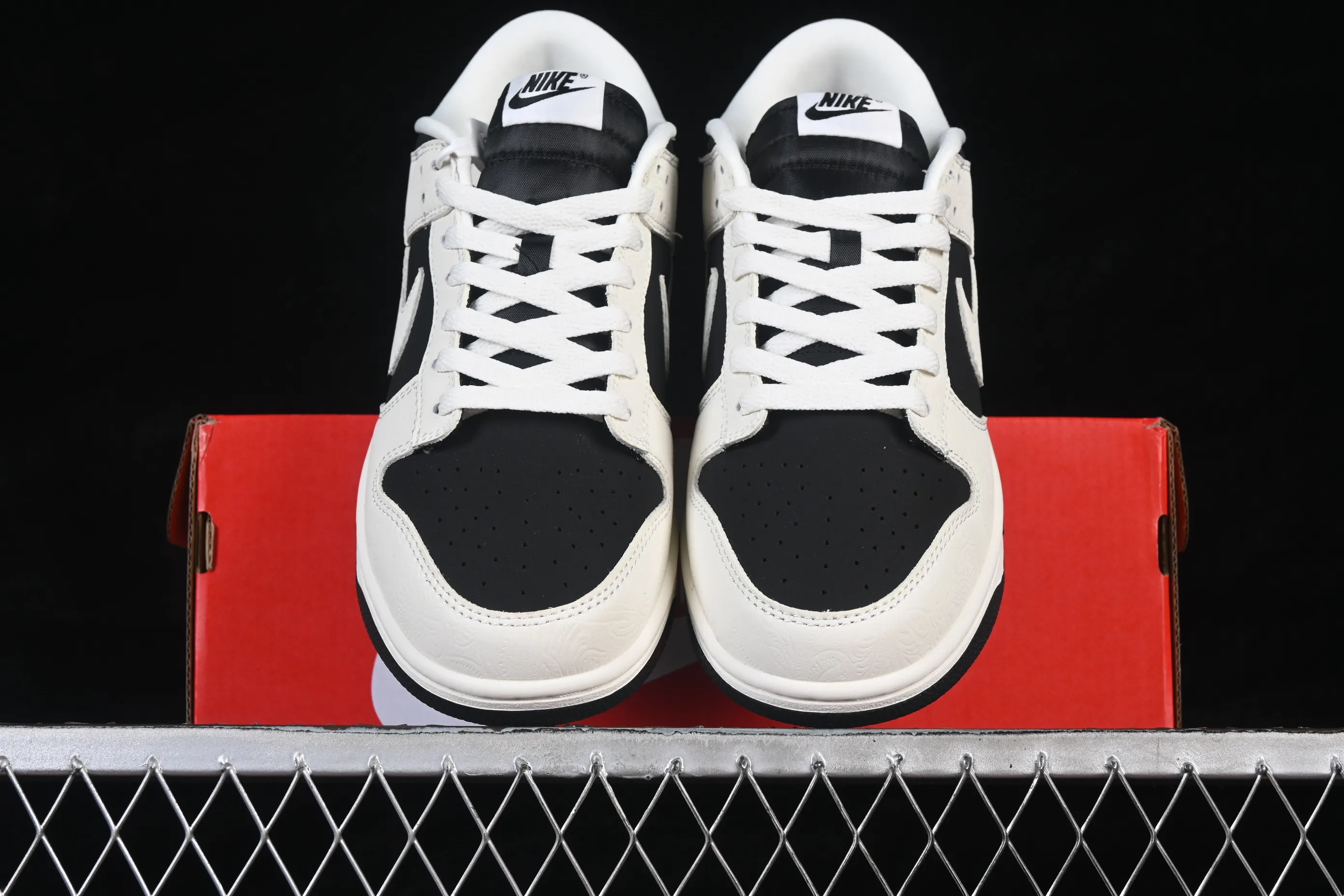 All categories Nk SB Dunk Series Nk SB Dunk Low High-end customized low-top sneakers Nike SB Dunk Low Year of the Horse limited low-top casual sneakers IF3944-001